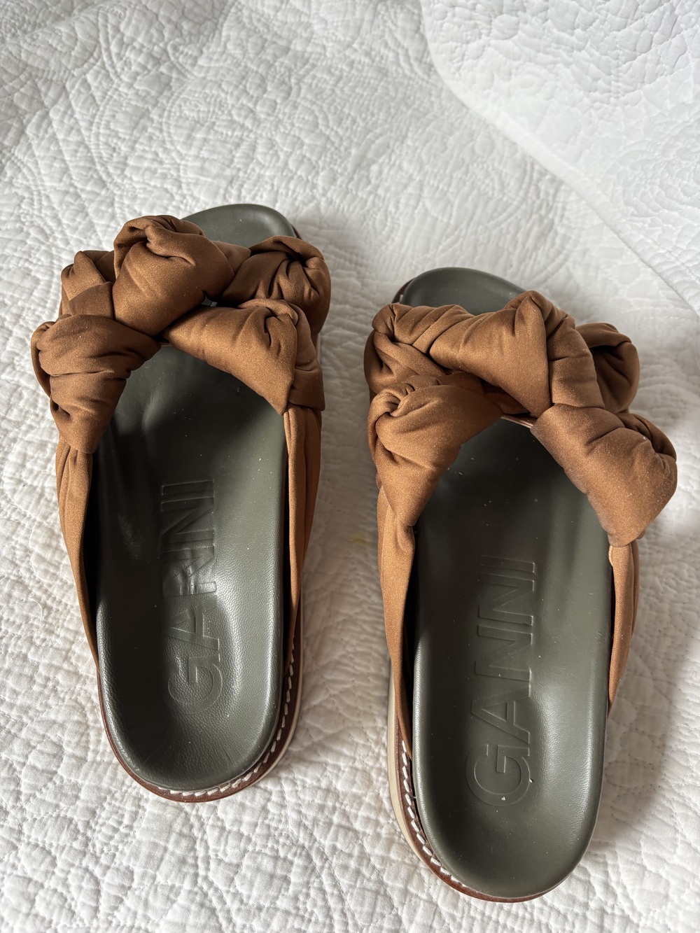 Ladies sandals